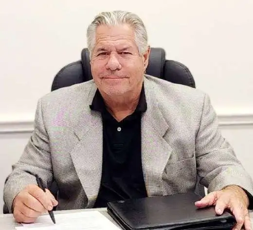 Portrait of Larry Gates.